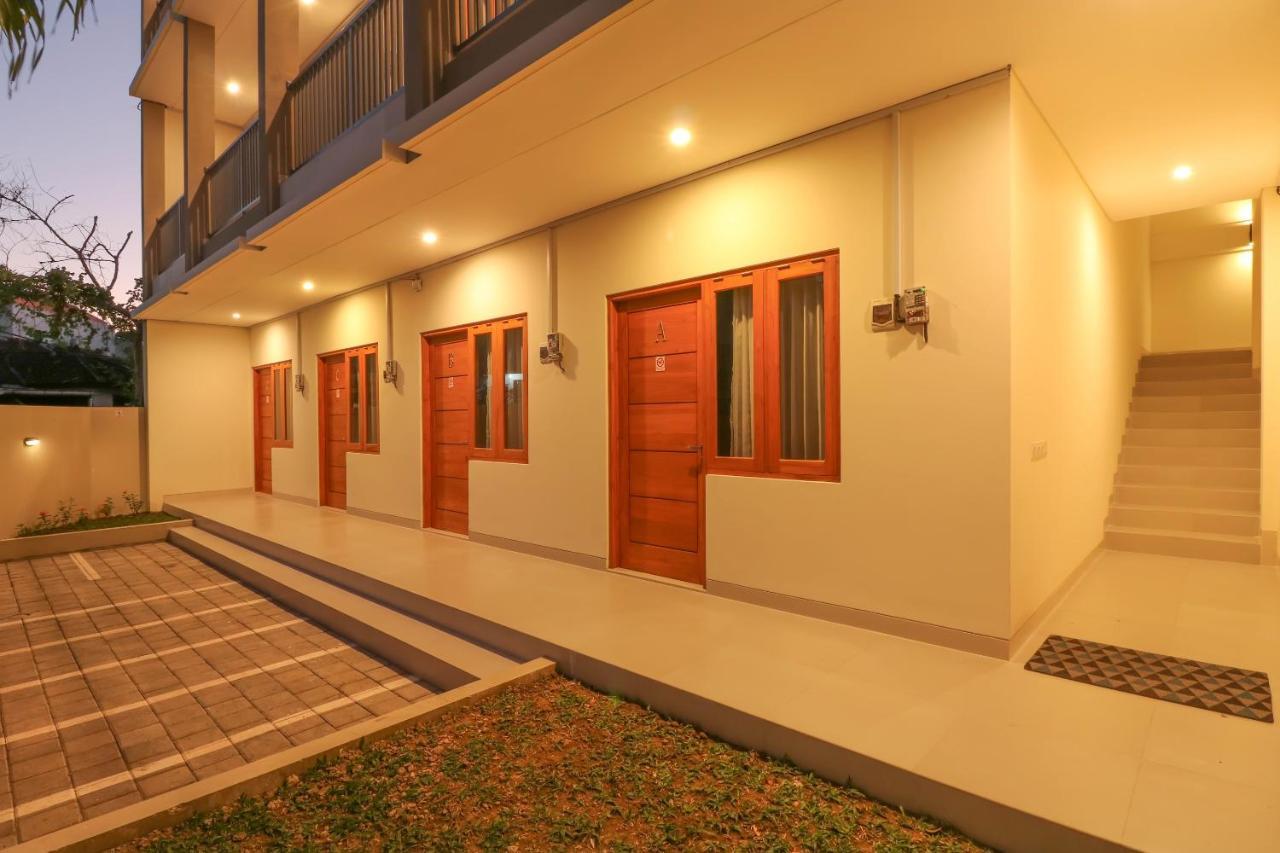 Oyo 1200 Kencana Residence Jimbaran  Exterior photo